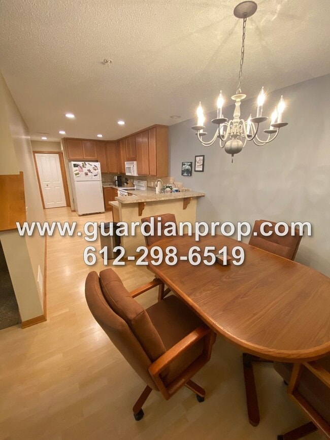 Building Photo - Lino Lakes Townhouse Available June 1, Open Floor Plan, Vaulted Ceilings, Fireplace, Loft, 2 Car ...