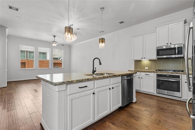 Building Photo - 1507 Peyton Oaks Pl