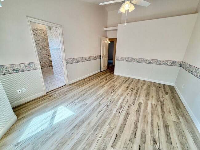 Building Photo - 498 N 300 W