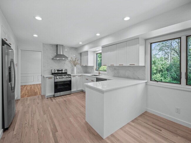 Primary Photo - 315 E Hickory Grove Rd
