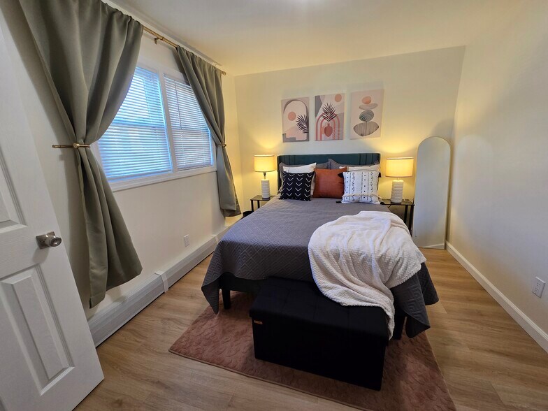 Building Photo - 396 Kaplan Ave