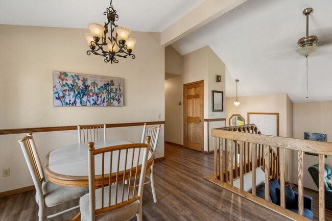 Building Photo - 3704 Meadowbrook Dr