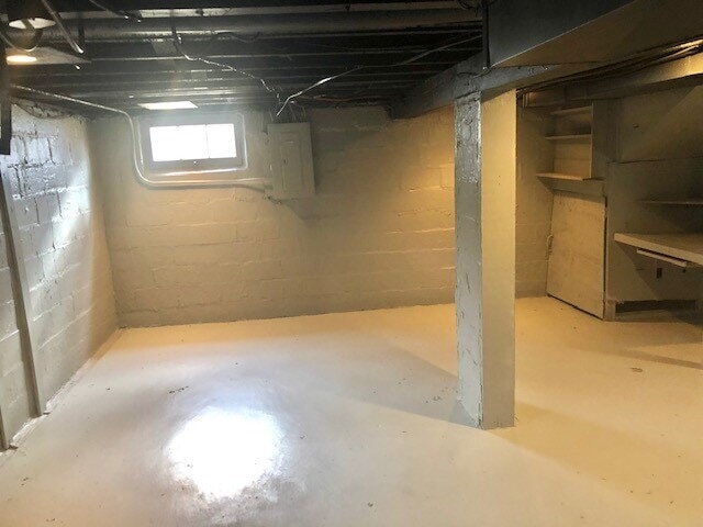 Building Photo - NEAR EASTSIDE 2BR BUNGALOW RECENTLY UPDATED!