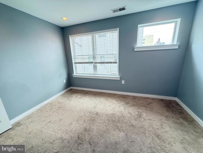 Building Photo - 3013 W Cabot St