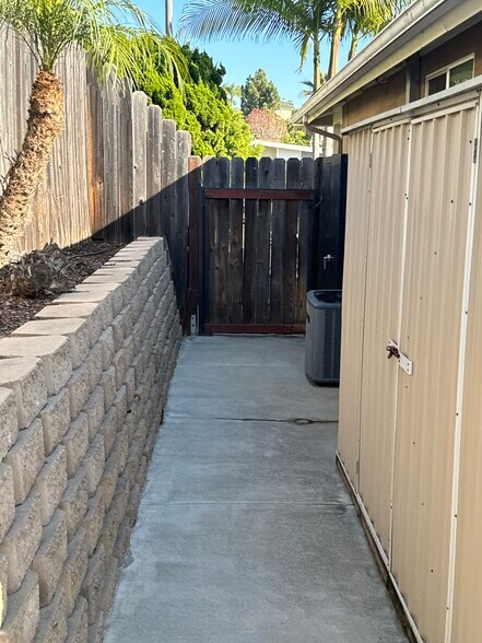 Building Photo - 264 Rosebay Dr