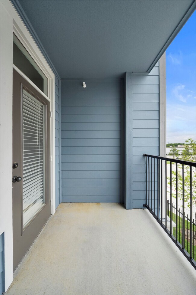 Building Photo - 17000 Bissonnet St