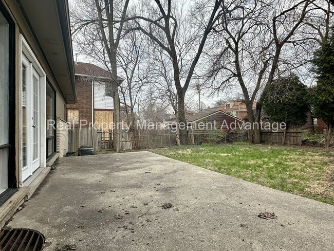Building Photo - Beautiful Mid-Century 3 Bedroom Steps from Detroit Golf Club!