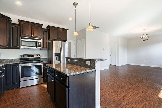 Building Photo - BEAUTIFUL single-Family home with $500 towards first month's rent- 2-Car Garage | Community Pool ...