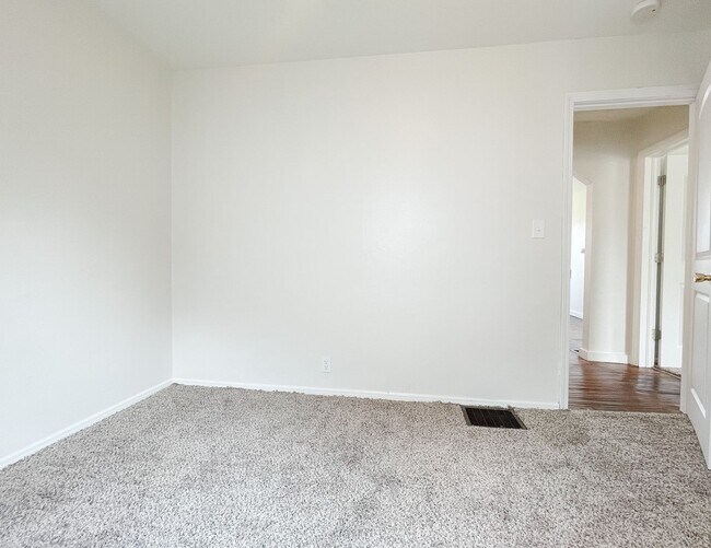 Building Photo - 2320 Plum St