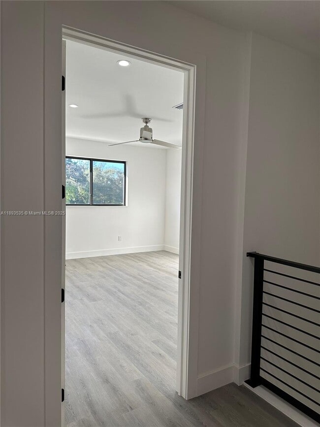 Building Photo - 4625 SW 32nd Ave