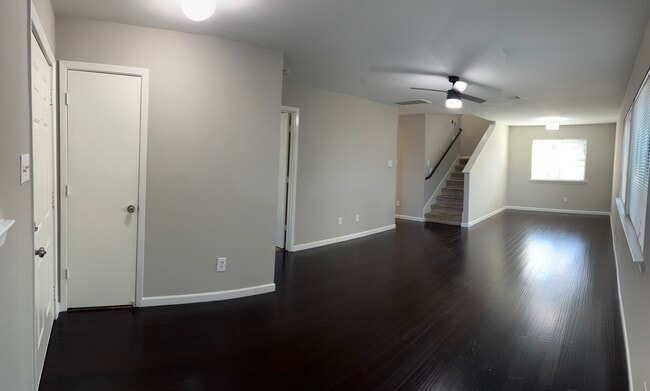 Building Photo - 11711 Chanteloup Dr