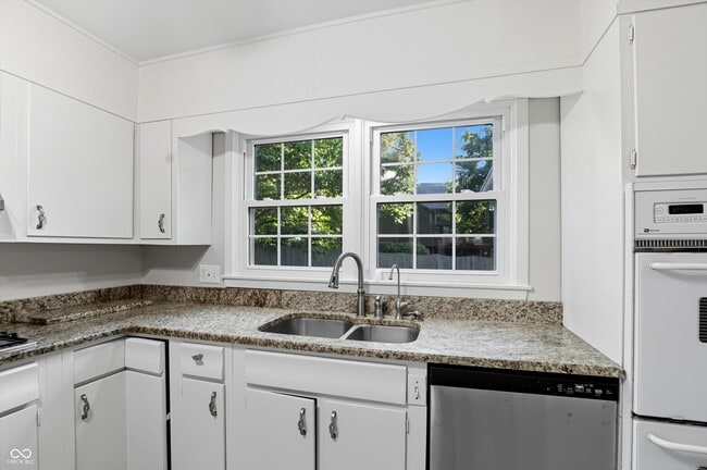 Building Photo - 2922 E Smoky Row