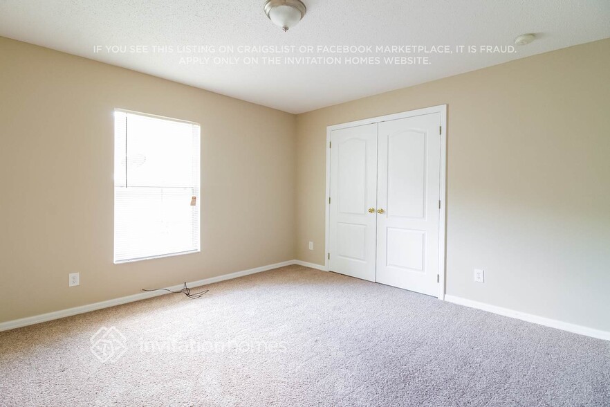 Building Photo - 2010 Southern Oak Loop