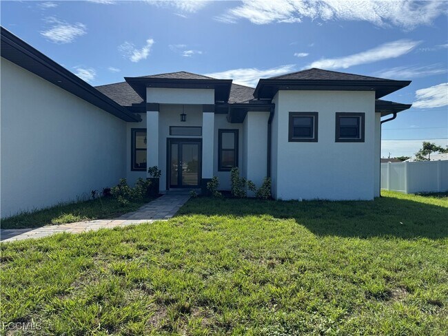 Primary Photo - 707 NE Juanita Pl