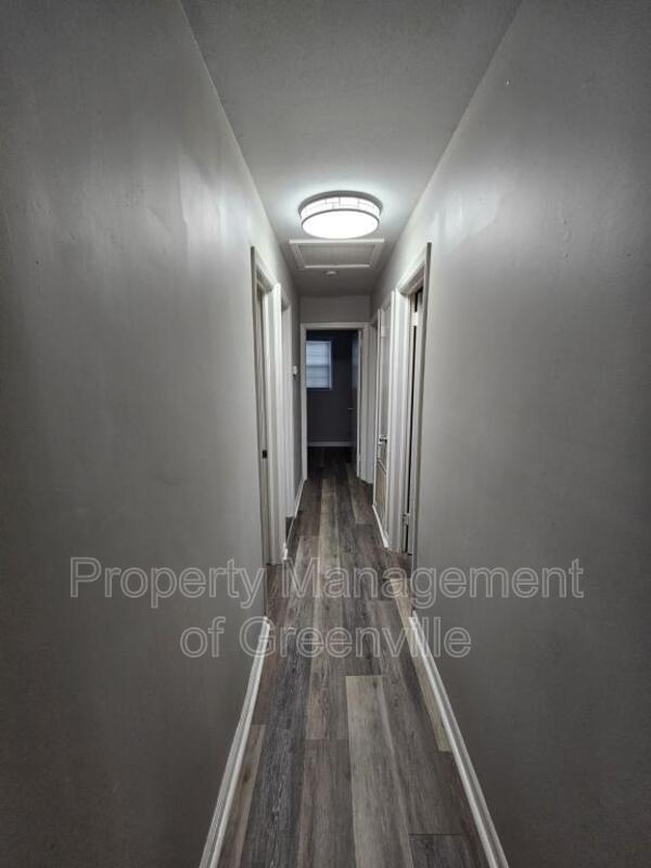 Building Photo - 355 Woodview Ave