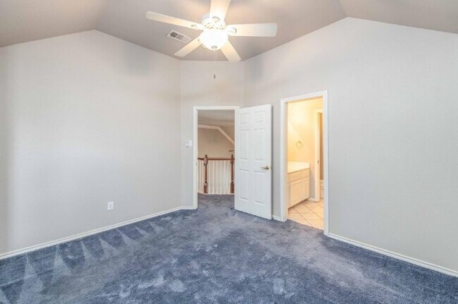 Building Photo - Lovely home nestled in south Arlington