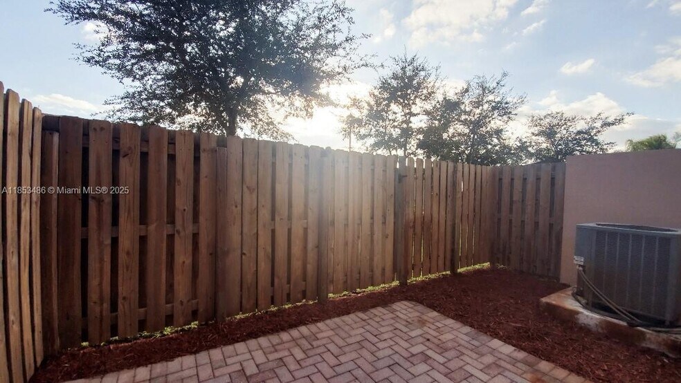 Building Photo - 265 Las Brisas Cir
