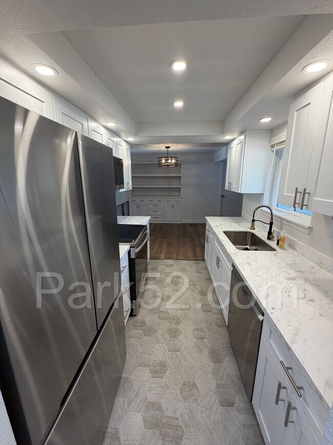 Building Photo - Newly Remodeled 3 Bedroom Duplex