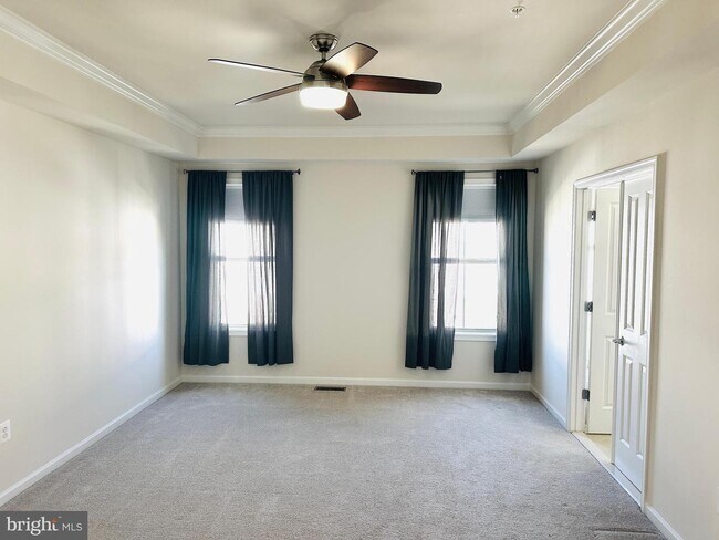 Building Photo - 13817 Byrne Park Dr