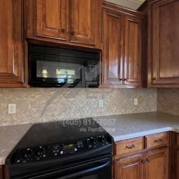 Building Photo - 3216 Songwood Dr