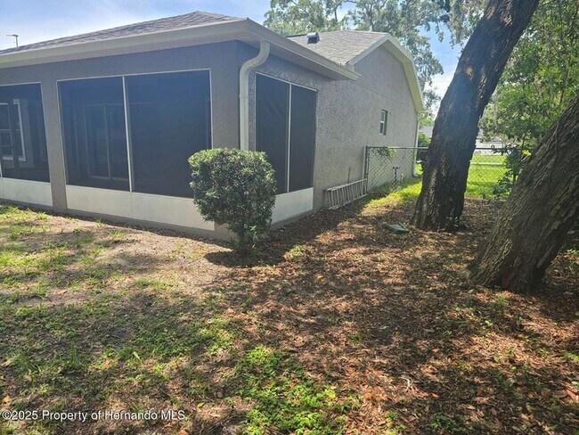 Building Photo - 542 Fairbanks Rd