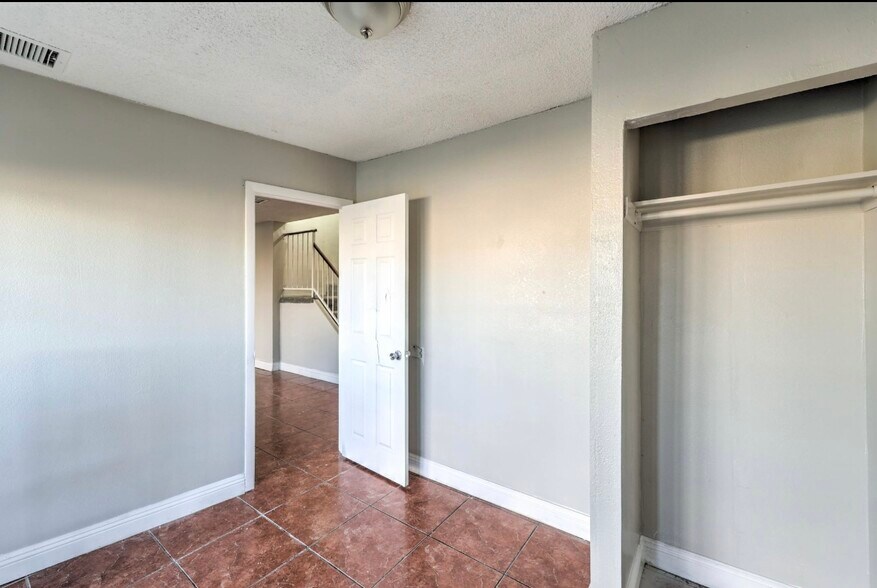 Building Photo - 4420 Shalimar Ave