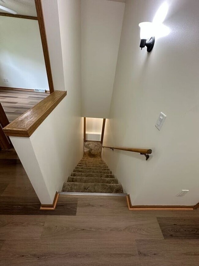 Building Photo - Ellis Avenue Duplex