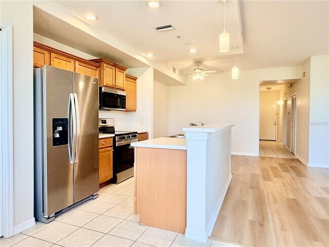 Building Photo - 819 Fairwaycove Ln