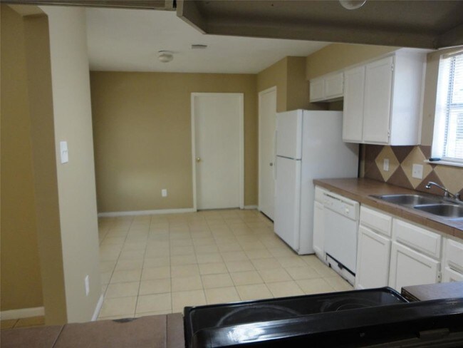 Building Photo - 5607 Golden Grove Dr