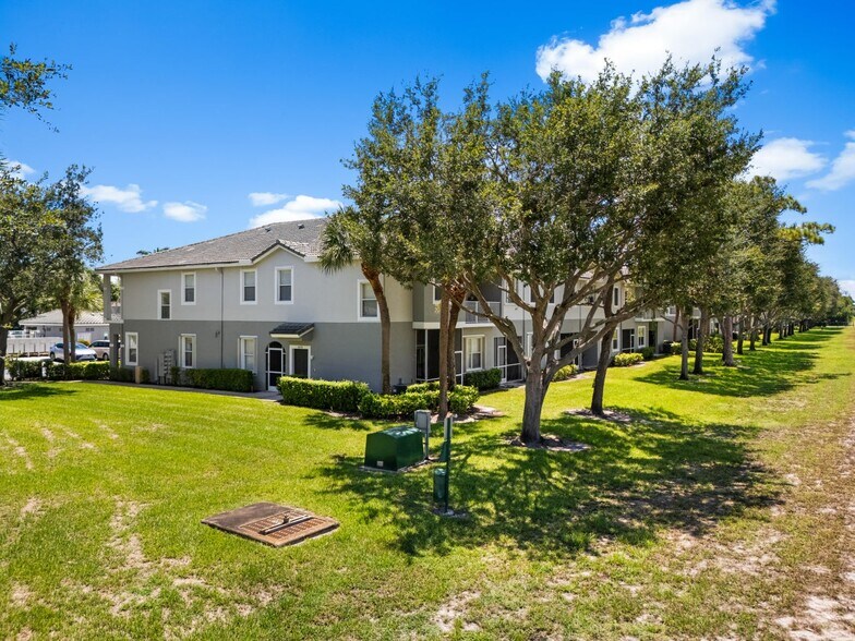 Building Photo - 3051 Grandiflora Dr