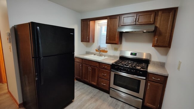 Building Photo - *Recently Updated 1BD/1BA Apartment Available in Brentwood*