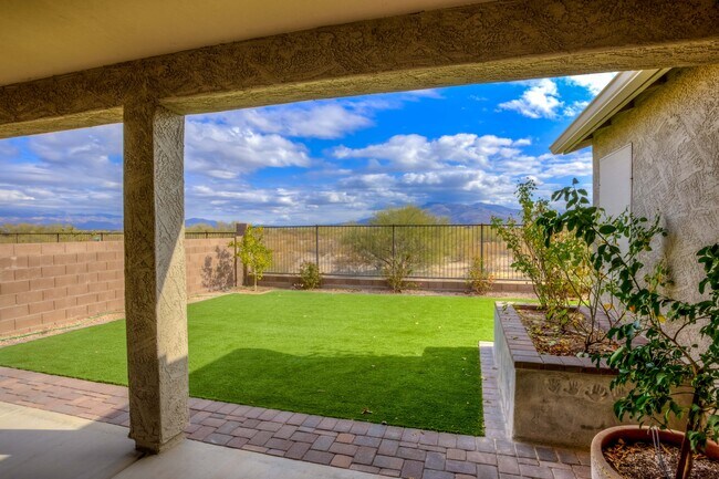 Building Photo - 5545 S Adero Cyn Trl