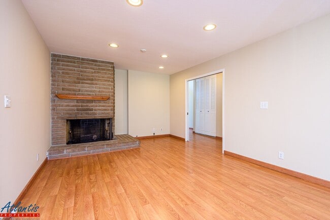Building Photo - 6043 Meridian Ave