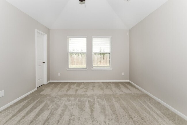 Building Photo - 17189 Glen Oaks Dr