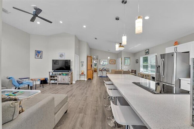 Building Photo - 7917 Travelers Tree Dr