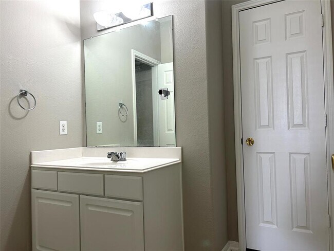 Building Photo - 18562 Carousel Creek Ct