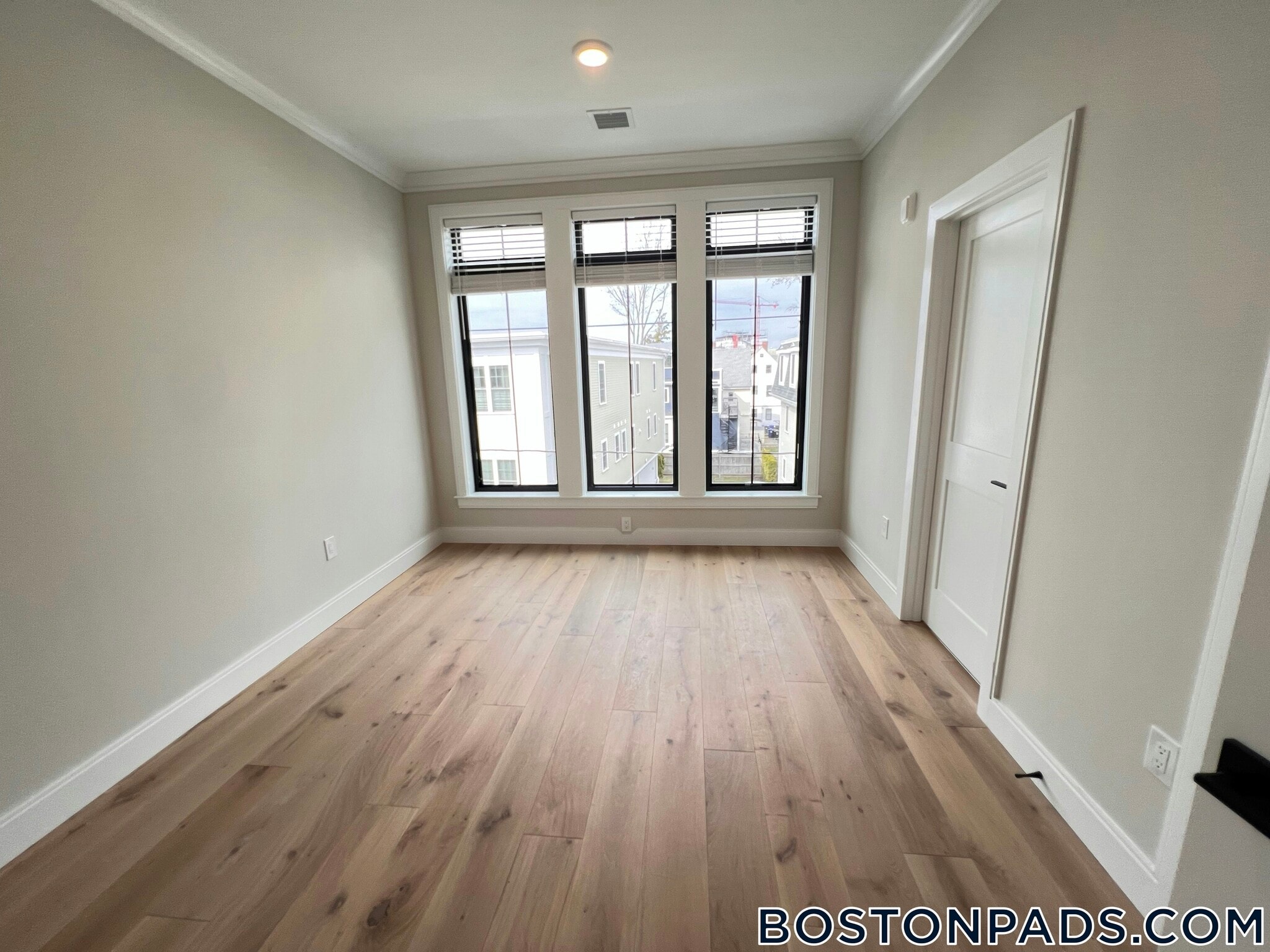 Building Photo - 157 Everett St