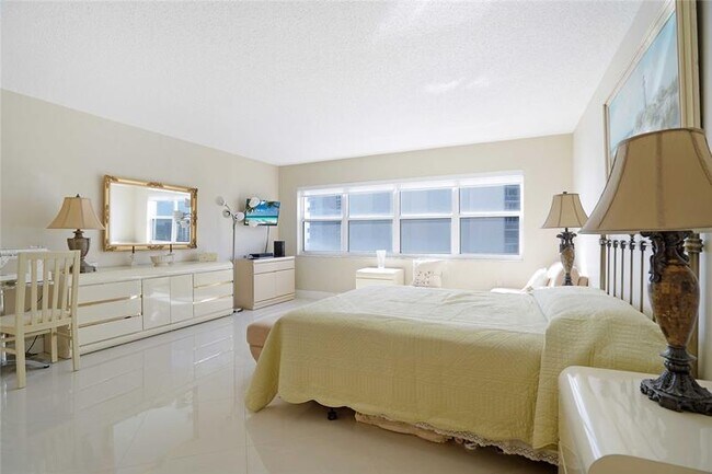 Building Photo - 3400 Galt Ocean Dr