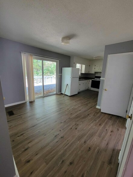 Building Photo - 213 Hilltop Dr