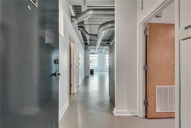 Building Photo - 400 Village Pkwy