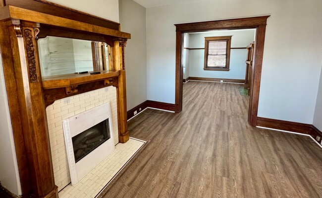 Building Photo - Spacious 2/2 in Carrick with TONS of Charm...