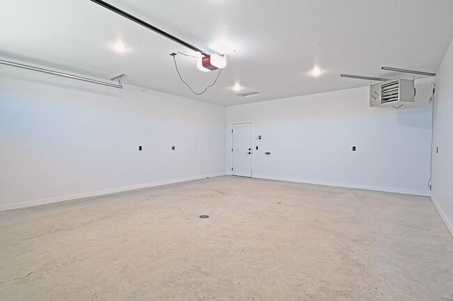 Building Photo - 1495 Oxbow Dr
