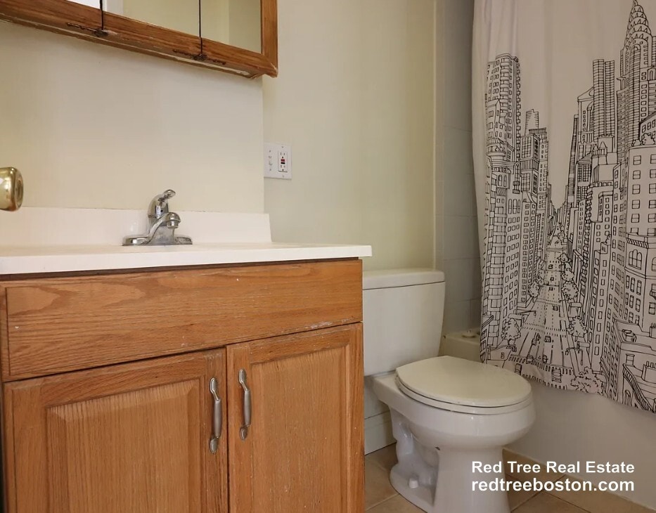 Building Photo - 20 Magoun St