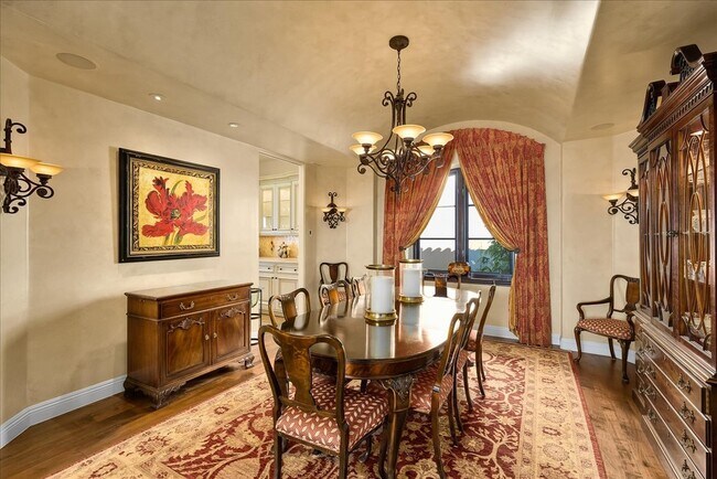 Dining Room - 109 S Poinsettia Ave