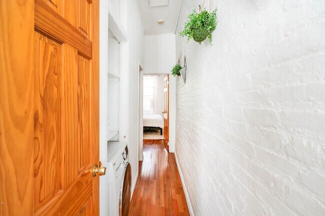 Building Photo - 240 E 26th St