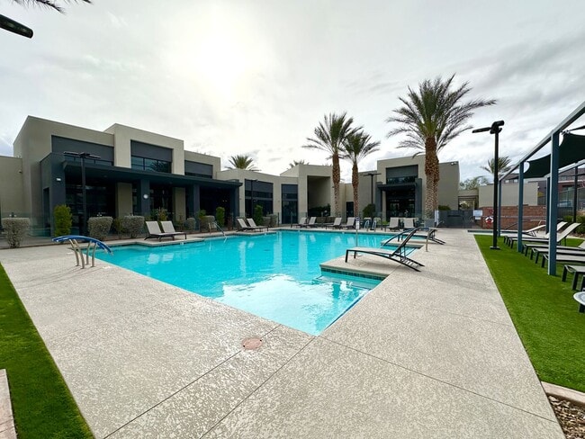 Building Photo - Charleston & 215 Aka Affinity