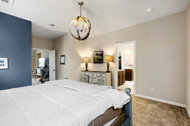 Building Photo - 2432 Berryville Ln
