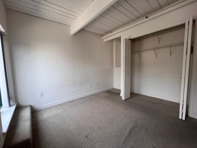Building Photo - 71 Fulkerson St