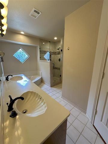 Building Photo - 132 Meadowglen Cir
