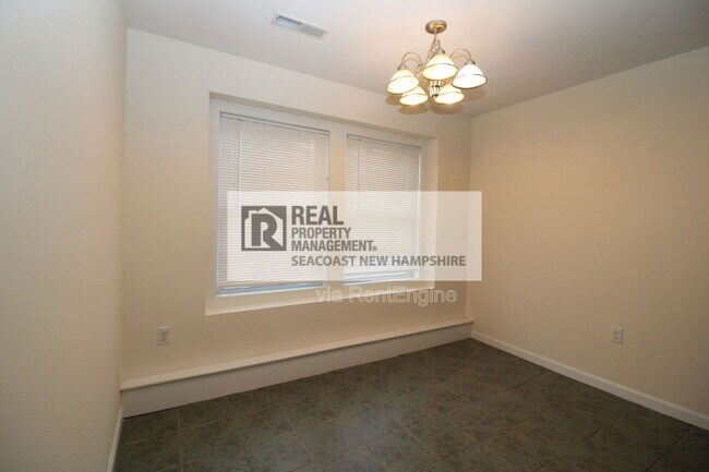 Building Photo - 2 Waverly Dr